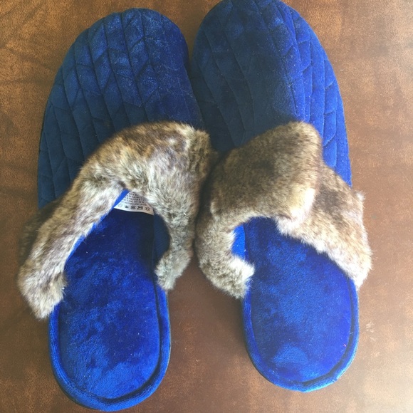 NWOT Isotoner Dark Blue Slippers - Picture 2 of 4